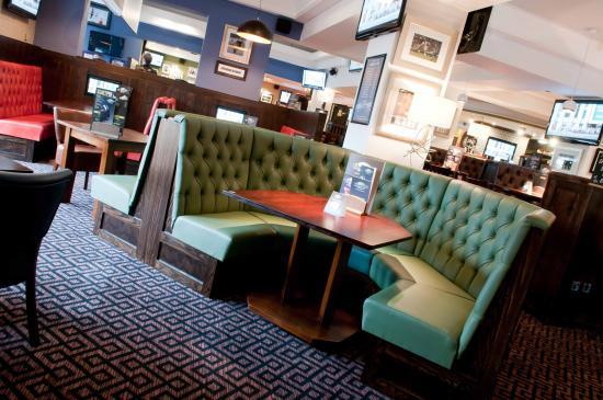 Champs Sports Bar & Grill